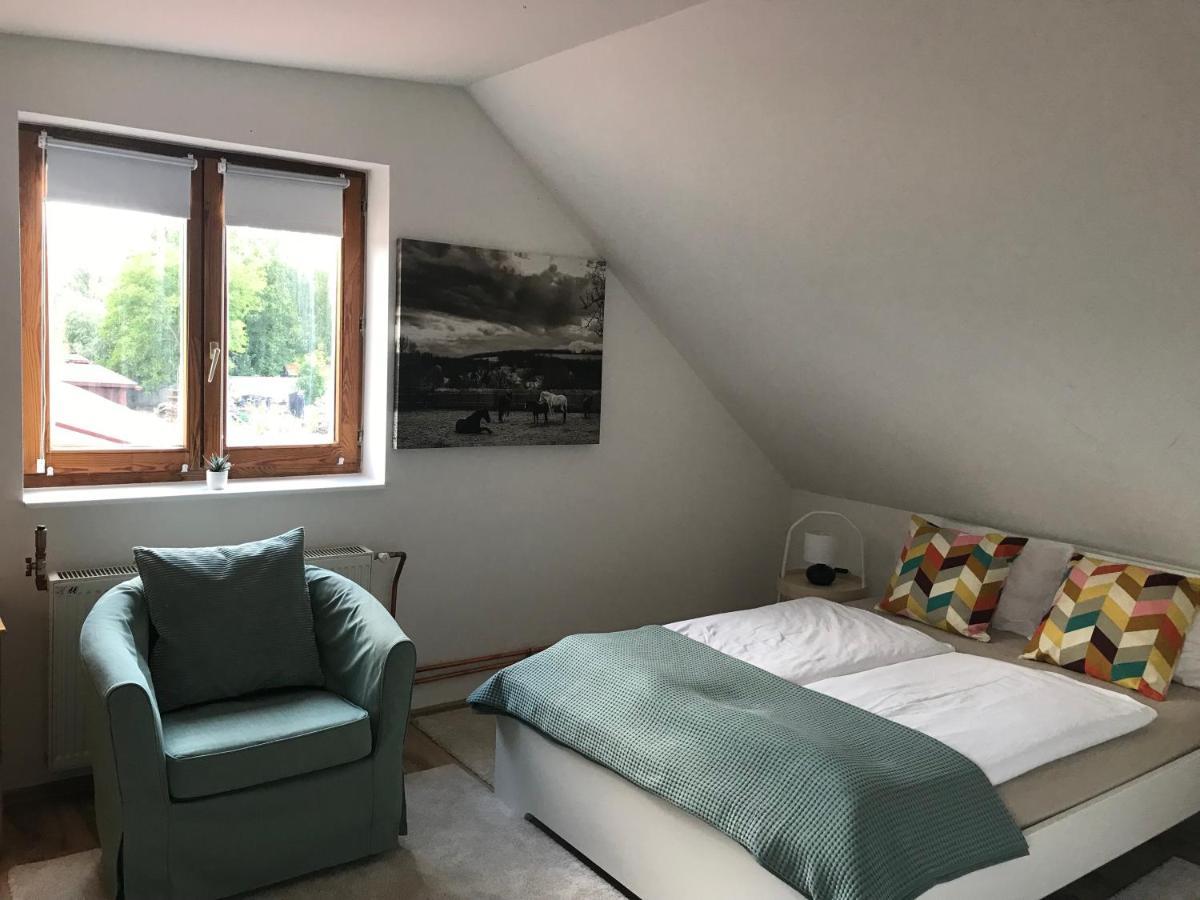 Apartament Lovas Udvarhaz Ezuest Zabla *